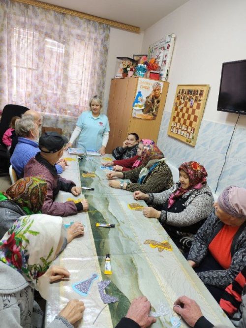 Ангелы-хранители своими руками: библиотекари подарили тепло пожилым людям