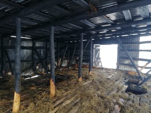 В Средней Камышле пожар возник в сарае