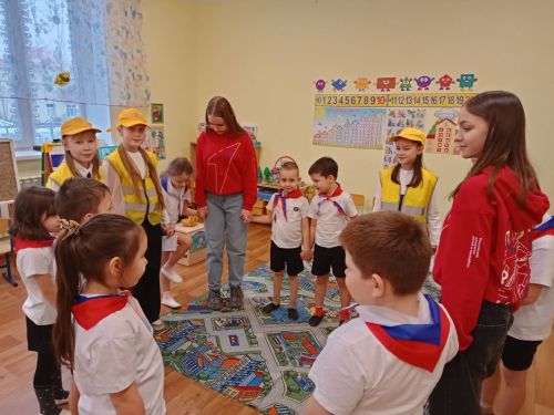 Дошколята Нурлата создали свои «светлячки» для безопасности на дорогах