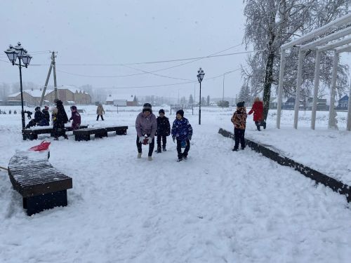 «Зимние яркие игры» прошли в центральном парке села Бурметьево