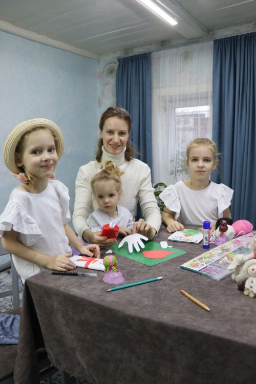 Многодетная семья Возняк дарит новогоднее тепло защитникам Отечества