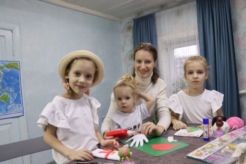 Многодетная семья Возняк дарит новогоднее тепло защитникам Отечества