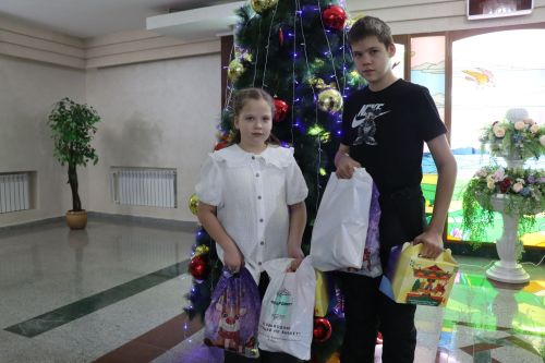 Фирдус Тямаев подарил новогоднее чудо детям героев (+фоторепортаж)