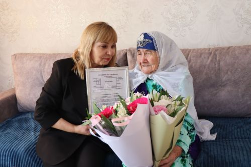 Ветеран труда из Нурлатского района принимает поздравления с 100-летним юбилеем