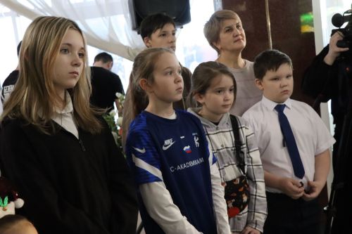 Фирдус Тямаев подарил новогоднее чудо детям героев (+фоторепортаж)