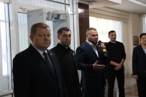 Фирдус Тямаев подарил новогоднее чудо детям героев (+фоторепортаж)