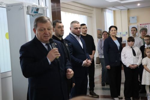 Фирдус Тямаев подарил новогоднее чудо детям героев (+фоторепортаж)