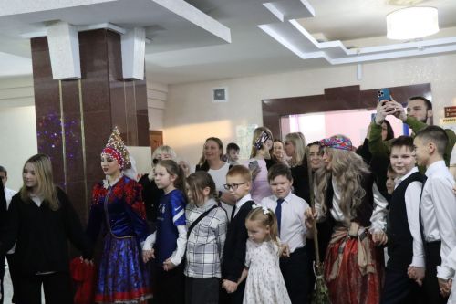 Фирдус Тямаев подарил новогоднее чудо детям героев (+фоторепортаж)