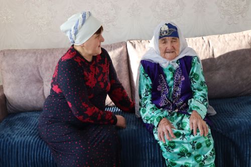 Ветеран труда из Нурлатского района принимает поздравления с 100-летним юбилеем