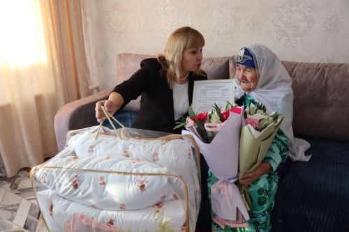 Ветеран труда из Нурлатского района принимает поздравления с 100-летним юбилеем