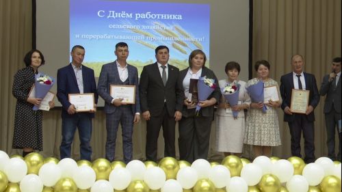 На слете передовиков сельского хозяйства поздравили аграриев Нурлата