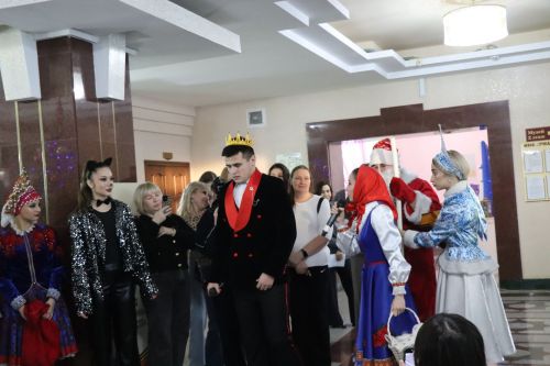 Фирдус Тямаев подарил новогоднее чудо детям героев (+фоторепортаж)