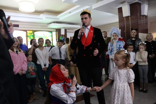 Фирдус Тямаев подарил новогоднее чудо детям героев (+фоторепортаж)