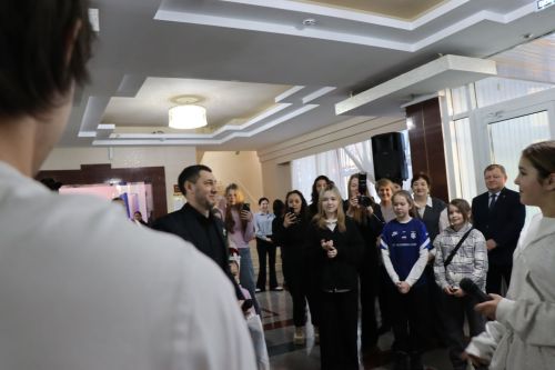 Фирдус Тямаев подарил новогоднее чудо детям героев (+фоторепортаж)