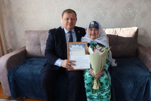 Ветеран труда из Нурлатского района принимает поздравления с 100-летним юбилеем