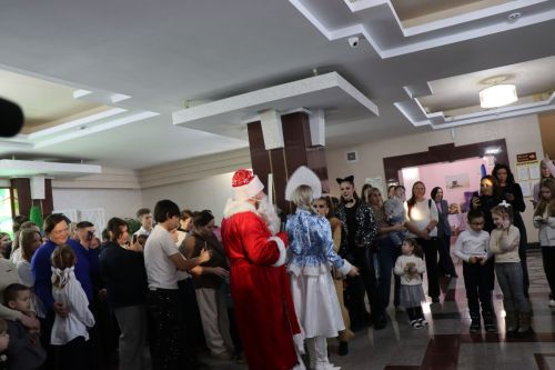 Фирдус Тямаев подарил новогоднее чудо детям героев (+фоторепортаж)