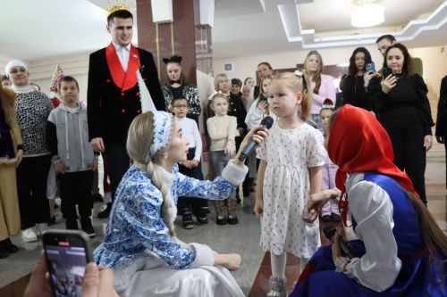 Фирдус Тямаев подарил новогоднее чудо детям героев (+фоторепортаж)