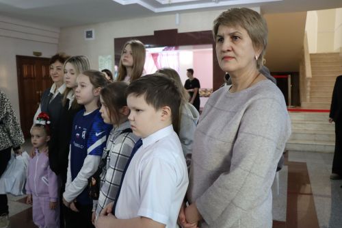 Фирдус Тямаев подарил новогоднее чудо детям героев (+фоторепортаж)