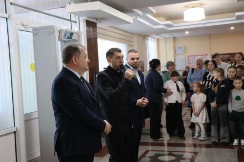 Фирдус Тямаев подарил новогоднее чудо детям героев (+фоторепортаж)