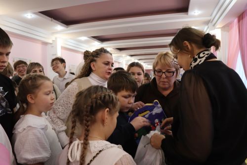 Фирдус Тямаев подарил новогоднее чудо детям героев (+фоторепортаж)