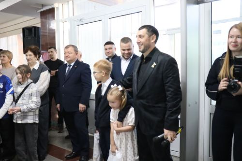 Фирдус Тямаев подарил новогоднее чудо детям героев (+фоторепортаж)