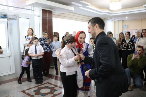 Фирдус Тямаев подарил новогоднее чудо детям героев (+фоторепортаж)