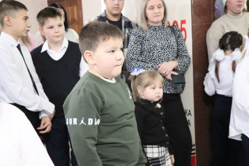 Фирдус Тямаев подарил новогоднее чудо детям героев (+фоторепортаж)