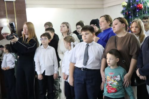 Фирдус Тямаев подарил новогоднее чудо детям героев (+фоторепортаж)