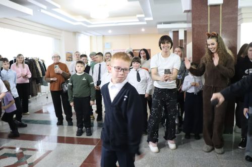 Фирдус Тямаев подарил новогоднее чудо детям героев (+фоторепортаж)