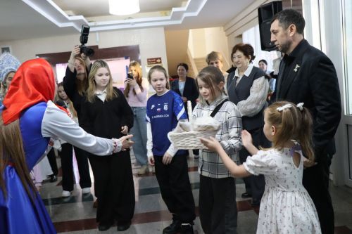 Фирдус Тямаев подарил новогоднее чудо детям героев (+фоторепортаж)