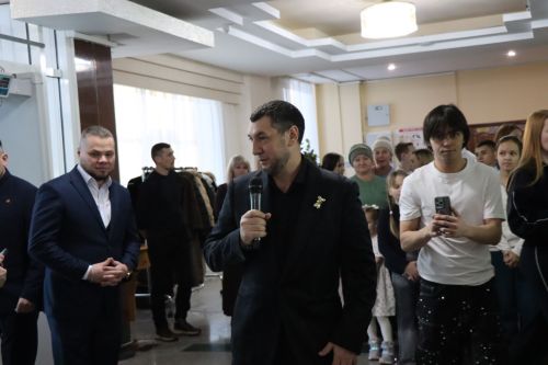 Фирдус Тямаев подарил новогоднее чудо детям героев (+фоторепортаж)