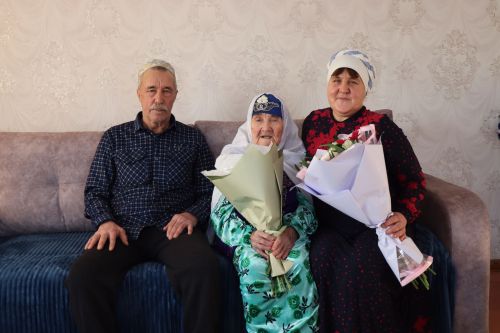 Ветеран труда из Нурлатского района принимает поздравления с 100-летним юбилеем