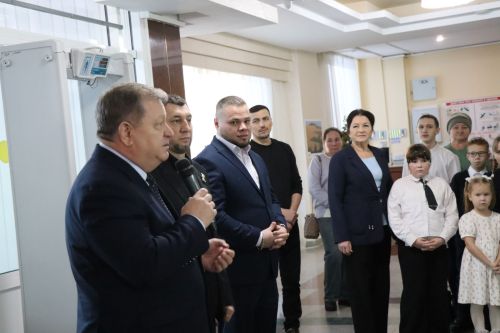 Фирдус Тямаев подарил новогоднее чудо детям героев (+фоторепортаж)