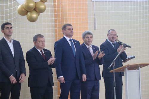 В Нурлате торжественно открыли спортзал городской школы №8 (+фоторепортаж)