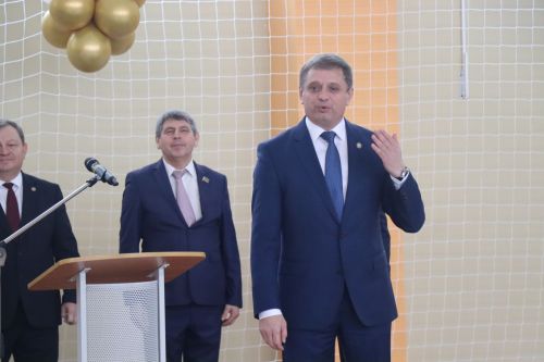 В Нурлате торжественно открыли спортзал городской школы №8 (+фоторепортаж)