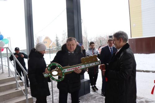 В Нурлате торжественно открыли спортзал городской школы №8 (+фоторепортаж)