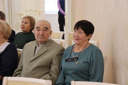 Юбиляры семейной жизни получили поздравления в День работников ЗАГС