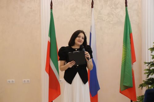Юбиляры семейной жизни получили поздравления в День работников ЗАГС