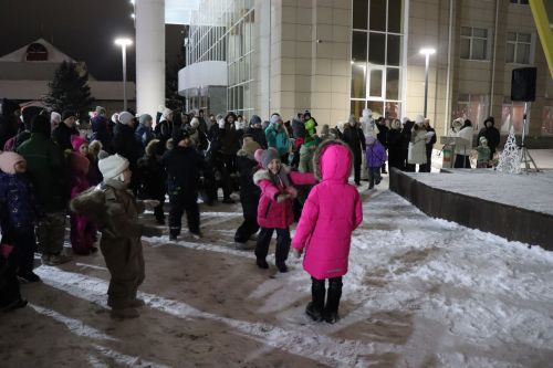 Сотни огней и радостных улыбок: в Нурлате зажгли главную ёлку (+фоторепортаж)