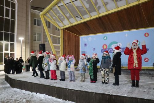 Сотни огней и радостных улыбок: в Нурлате зажгли главную ёлку (+фоторепортаж)