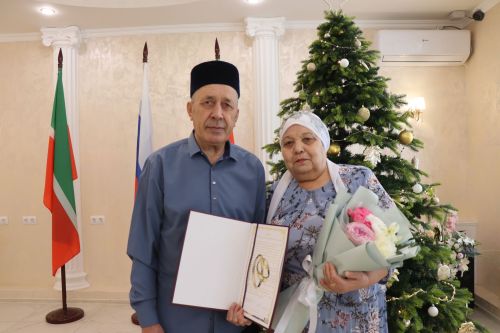 Юбиляры семейной жизни получили поздравления в День работников ЗАГС