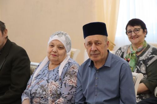 Юбиляры семейной жизни получили поздравления в День работников ЗАГС