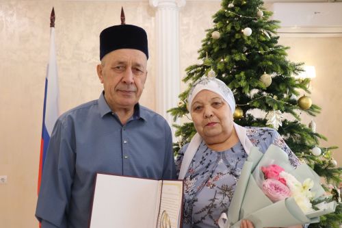 Юбиляры семейной жизни получили поздравления в День работников ЗАГС