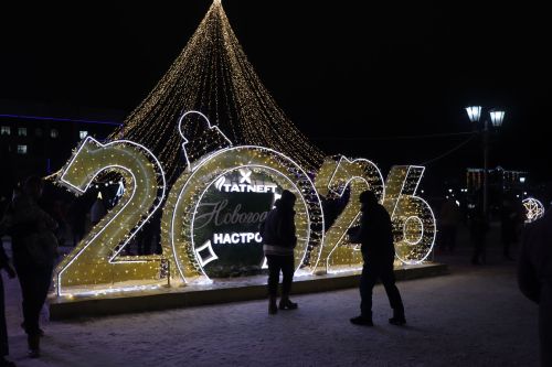 Сотни огней и радостных улыбок: в Нурлате зажгли главную ёлку (+фоторепортаж)