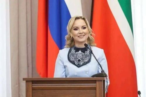 Эльвира Ахметова отметила вклад работников ЗАГС в укрепление семейных ценностей