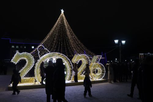 Сотни огней и радостных улыбок: в Нурлате зажгли главную ёлку (+фоторепортаж)