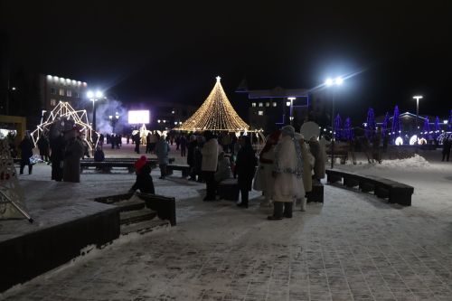 Сотни огней и радостных улыбок: в Нурлате зажгли главную ёлку (+фоторепортаж)
