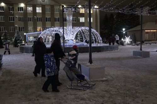Сотни огней и радостных улыбок: в Нурлате зажгли главную ёлку (+фоторепортаж)