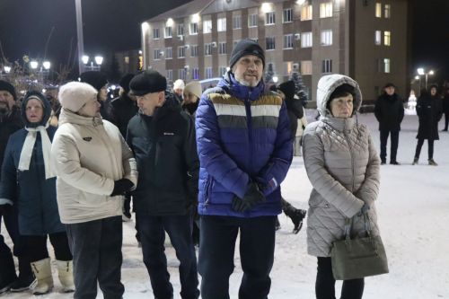 Сотни огней и радостных улыбок: в Нурлате зажгли главную ёлку (+фоторепортаж)