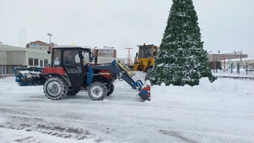 Первый зимний субботник прошёл в нурлатском парке «Спортивный»